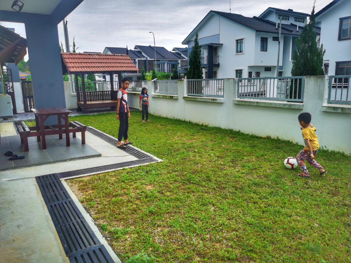 Pesona Suri Homestay Batu Pahat Ngoại thất bức ảnh